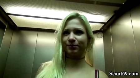 Шикарная немка согласилась отдаться после пикапа настойчивого порно агента