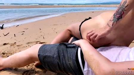 Засадил на пляже худенькой блондинке с большим клитором