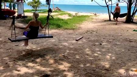 Засадил на пляже худенькой блондинке с большим клитором