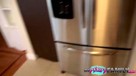 Пацан снимает как пердолит от первого лица молодых девиц