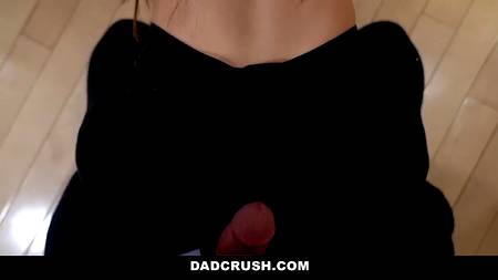 Жопастая девчонка ощутила волосатой пиздой извержение спермы