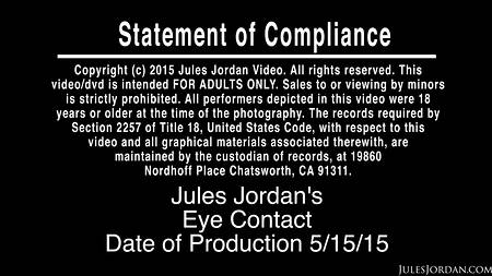 Фигуристая брюнетка получила камшот на красивую мордашку