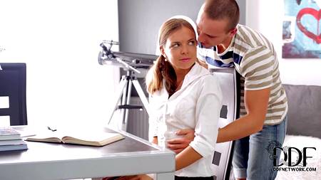 Красивое русское порно молодой пары в домашней обстановке