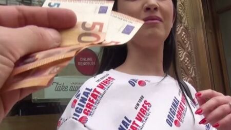 Грудастая брюнетка проходит кастинг в студии пошлого порно агента