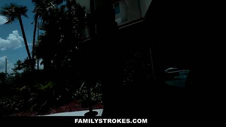 Классно трахнул жопастую красавицу с пирсингом на сосках