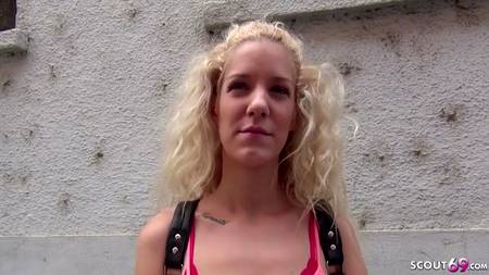 Снял на камеру как трахнул за деньги худенькую блондинку