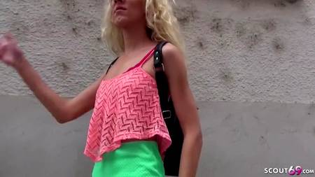 Снял на камеру как трахнул за деньги худенькую блондинку