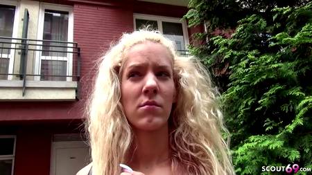 Снял на камеру как трахнул за деньги худенькую блондинку