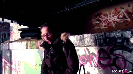 Похотливая нимфа отдалась за деньги ненасытному пикаперу