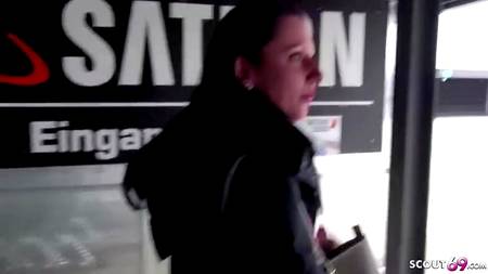 Запикапил и жестко отодрал на парковке симпатичную телку