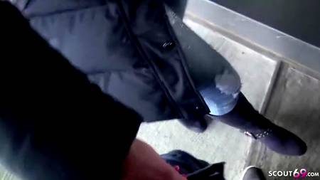 Запикапил и жестко отодрал на парковке симпатичную телку