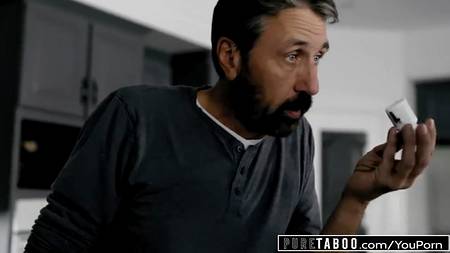 Старый мужик жестко трахает молодую девушку с шикарным телом