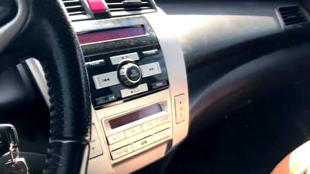 Водила оприходовал в машине неугомонную красавицу