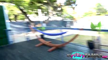 Напоил и трахнул соседкусую девчонку с волосатой пиздой