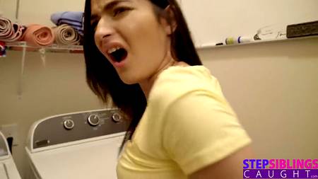 Порвал на девушке штаны и смачно отодрал в разных позах