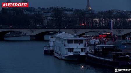 Горячая брюнетка в красивом белье заслужила в рот смачный камшот