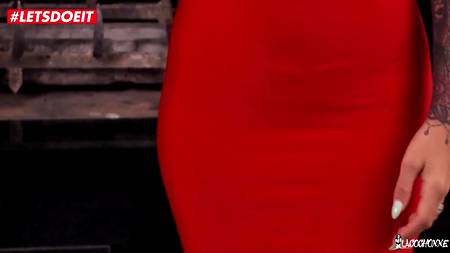 Горячая брюнетка в красивом белье заслужила в рот смачный камшот