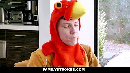 Ролевая оргия в костюмах с сисястыми девахами