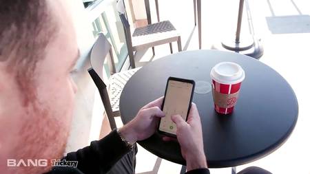 Зрелая брюнетка запрыгнула на длинный пенис молодого самца