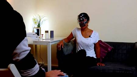 Парень накончал полный рот спермы онанирующей девице