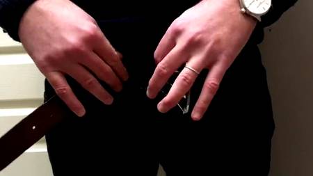 Грудастая кобылка отдалась в туалете чуваку с видеокамерой