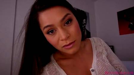 Страстная брюнетка объездила мясистый хуй балдеющего мужика