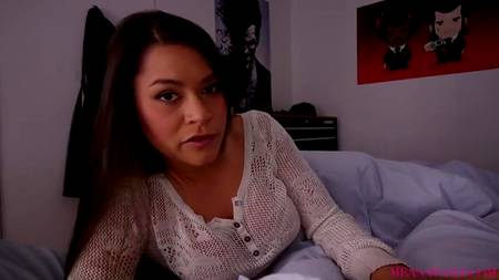 Страстная брюнетка объездила мясистый хуй балдеющего мужика