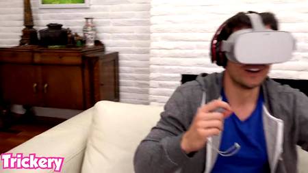 Изголодавшаяся секса сучка изменяет бойфренду с тренером по йоге