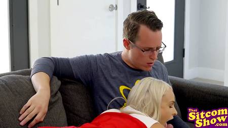 Пацан рогоносец с удовольствием смотрит как активно ебут его девушку