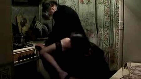 Мамка прибухнула с сыном и занялась сексом на кухне