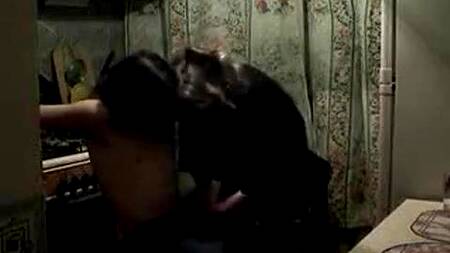 Мамка прибухнула с сыном и занялась сексом на кухне