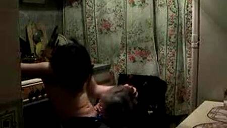 Мамка прибухнула с сыном и занялась сексом на кухне