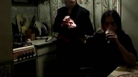 Мамка прибухнула с сыном и занялась сексом на кухне