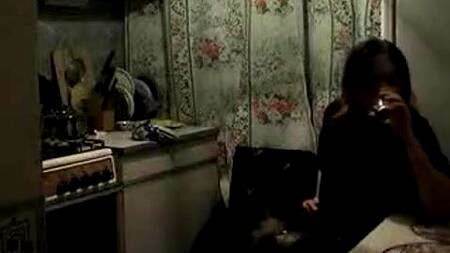 Мамка прибухнула с сыном и занялась сексом на кухне