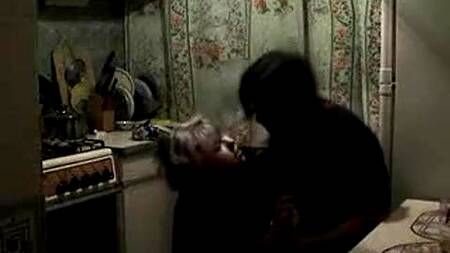 Мамка прибухнула с сыном и занялась сексом на кухне