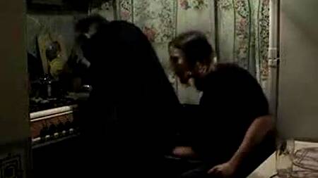 Мамка прибухнула с сыном и занялась сексом на кухне