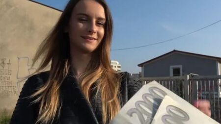 Трахнул за деньги худенькую девушку на улице под мостом