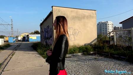 Трахнул за деньги худенькую девушку на улице под мостом