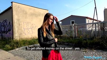 Трахнул за деньги худенькую девушку на улице под мостом