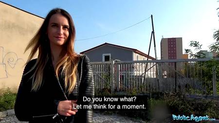 Трахнул за деньги худенькую девушку на улице под мостом