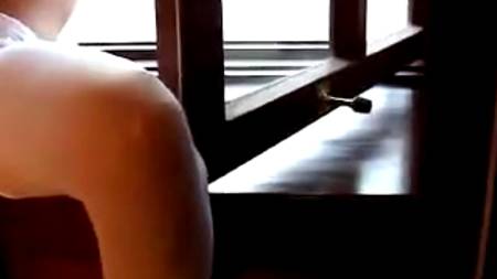 Первая брачная ночь у новоиспеченной супружеской пары