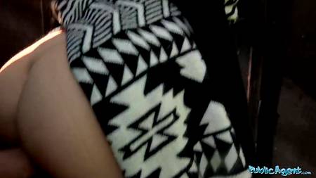 Порно агент заплатил за секс с рыжей бестией днем в парке