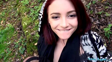 Порно агент заплатил за секс с рыжей бестией днем в парке