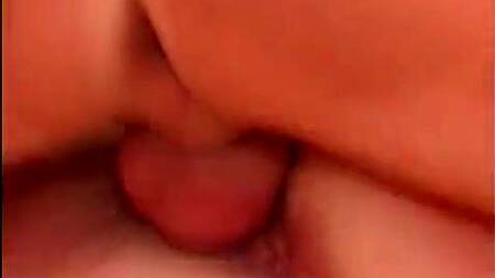 Пошлая старушка в белом белье наслаждается молодым членом