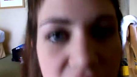 Отсос на фоне морских пейзажей