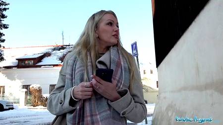 Роскошная блонда наслаждается кастингом с опытным пихарем