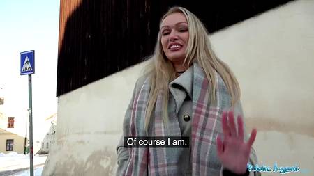 Роскошная блонда наслаждается кастингом с опытным пихарем