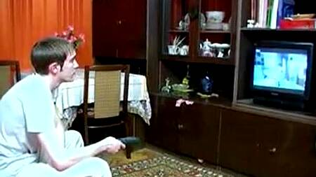 Русская тетя соблазняет племянника на еблю