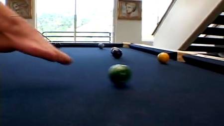 У мужика есть фетиш - дрочка ногами на бильярдном столе