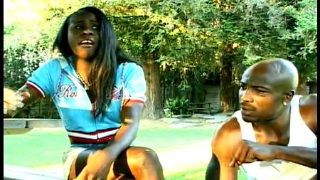 Негритянка встретила одноклассника и не устояла